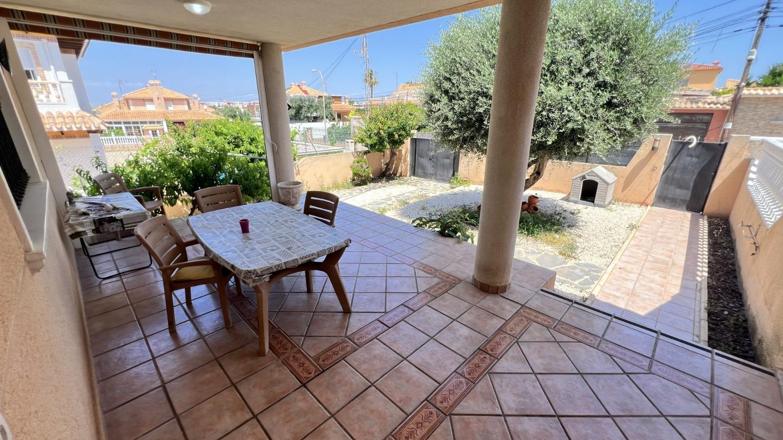 For sale - 3 Bedroom 2 Bathroom Villa in Torrevieja - aguas nuevas  - Alicante