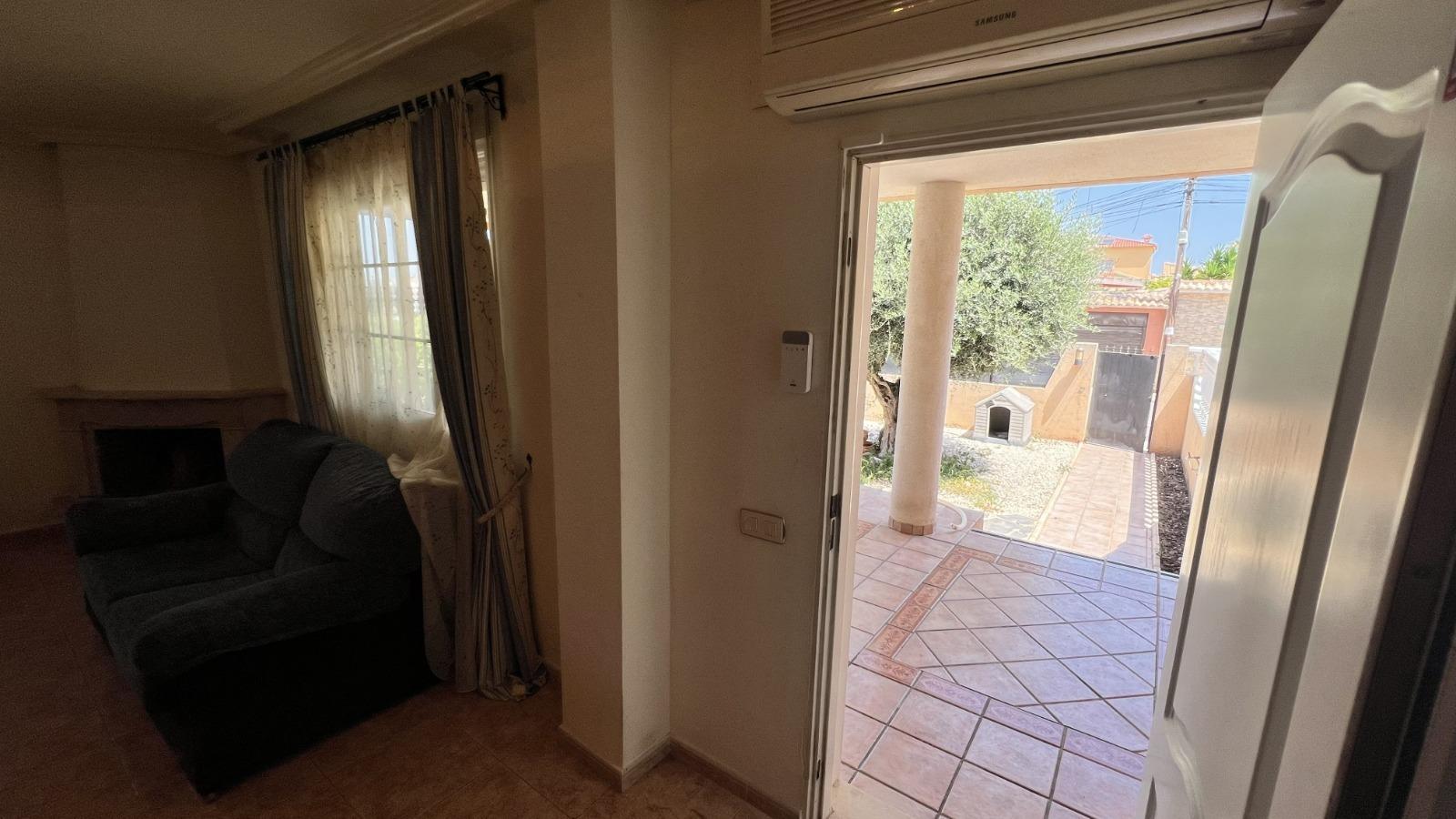 For sale - 3 Bedroom 2 Bathroom Villa in Torrevieja - aguas nuevas  - Alicante