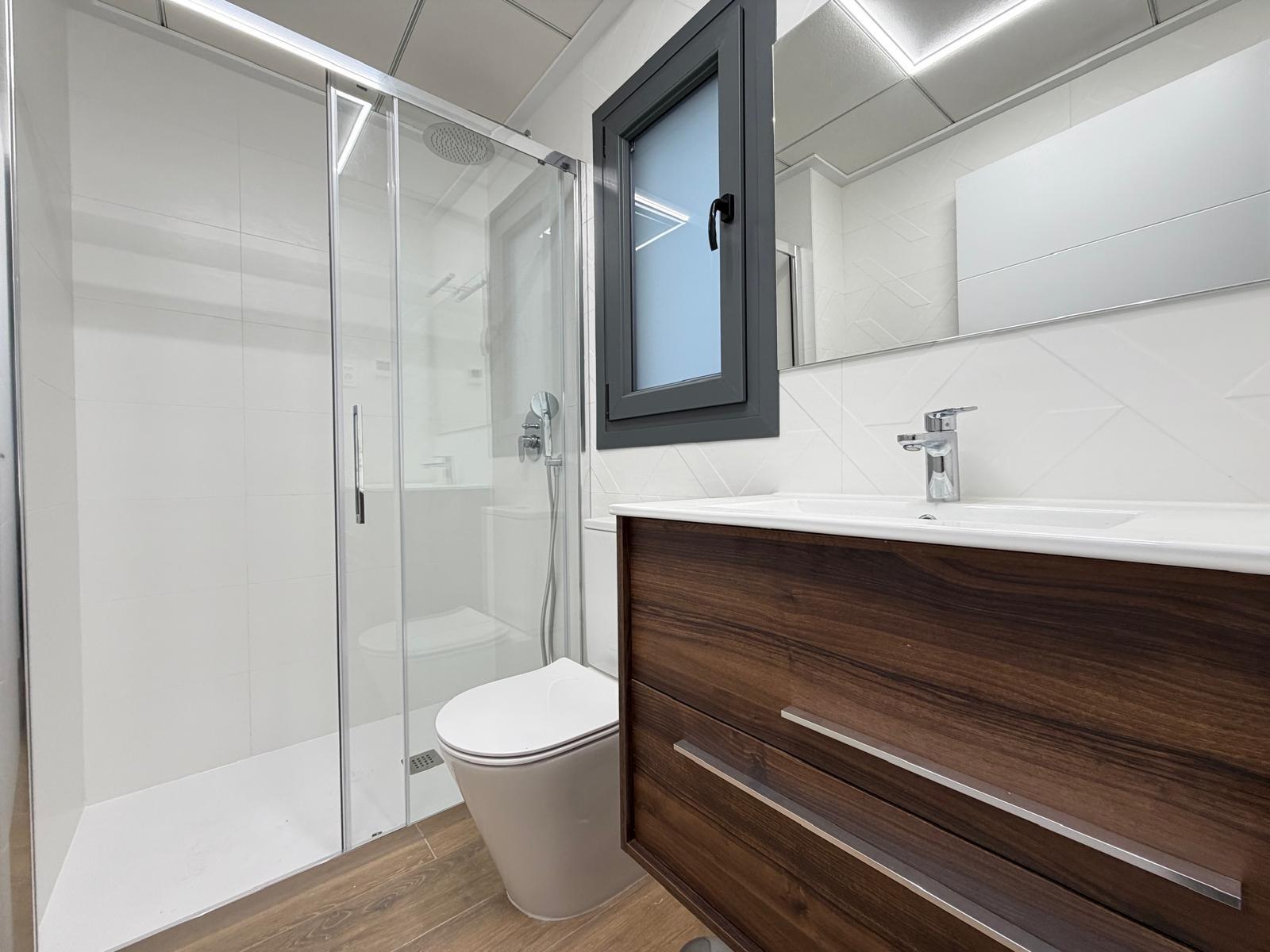 For sale - 2 Bedroom 2 Bathroom Apartment in Torrevieja - Estacion De Autobuses  - Alicante