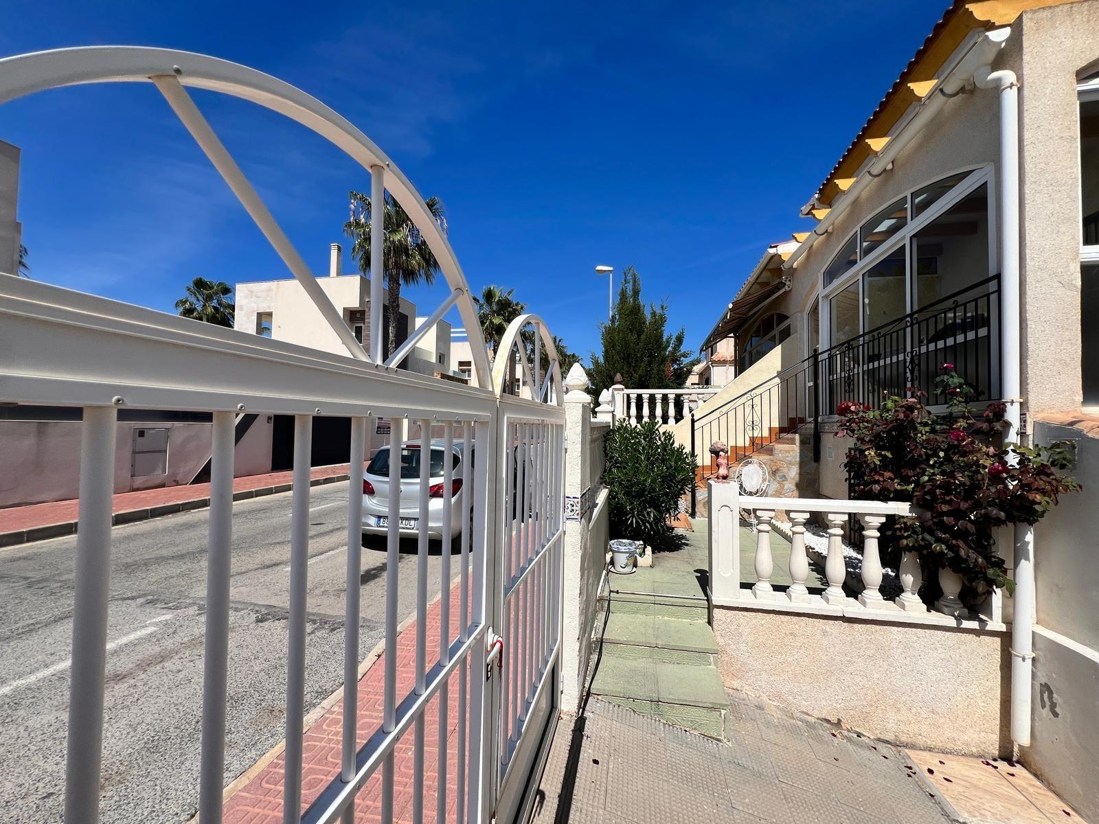 For sale - 3 Bedroom 2 Bathroom Quad House in Torrevieja - Torre La Mata  - Alicante