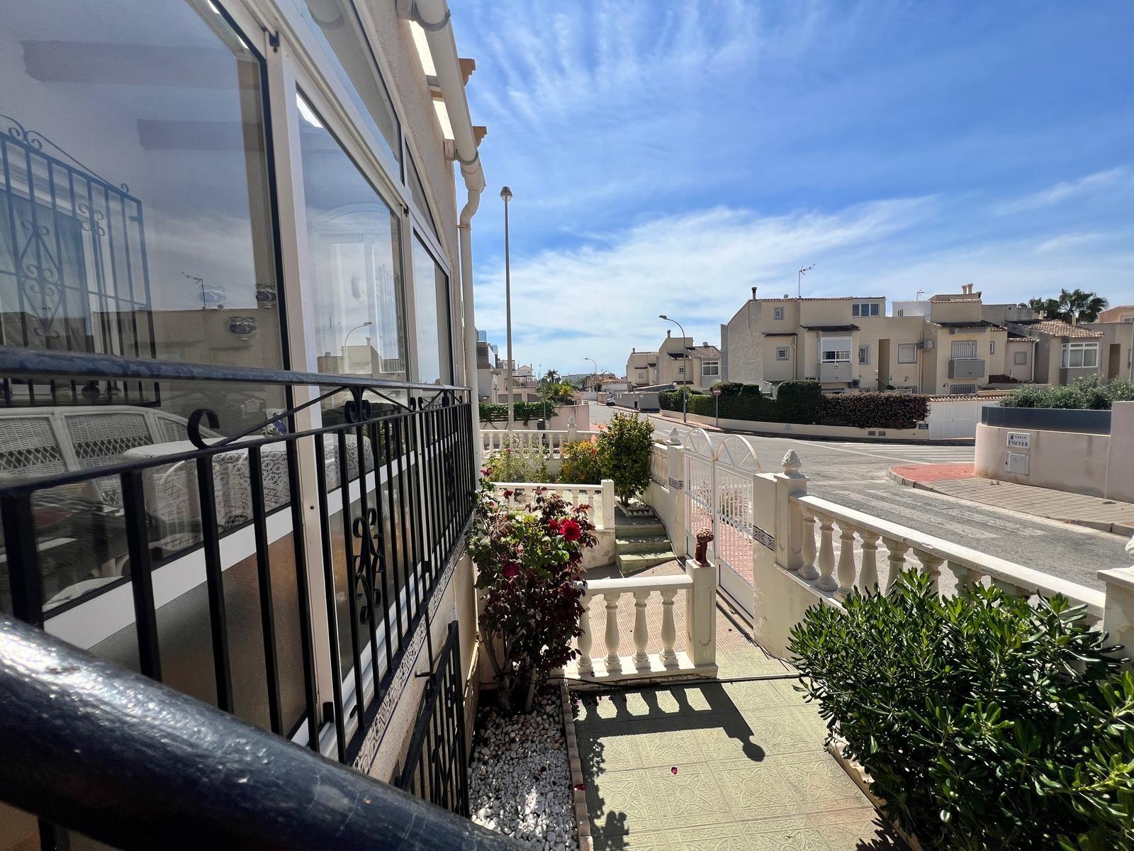 For sale - 3 Bedroom 2 Bathroom Quad House in Torrevieja - Torre La Mata  - Alicante
