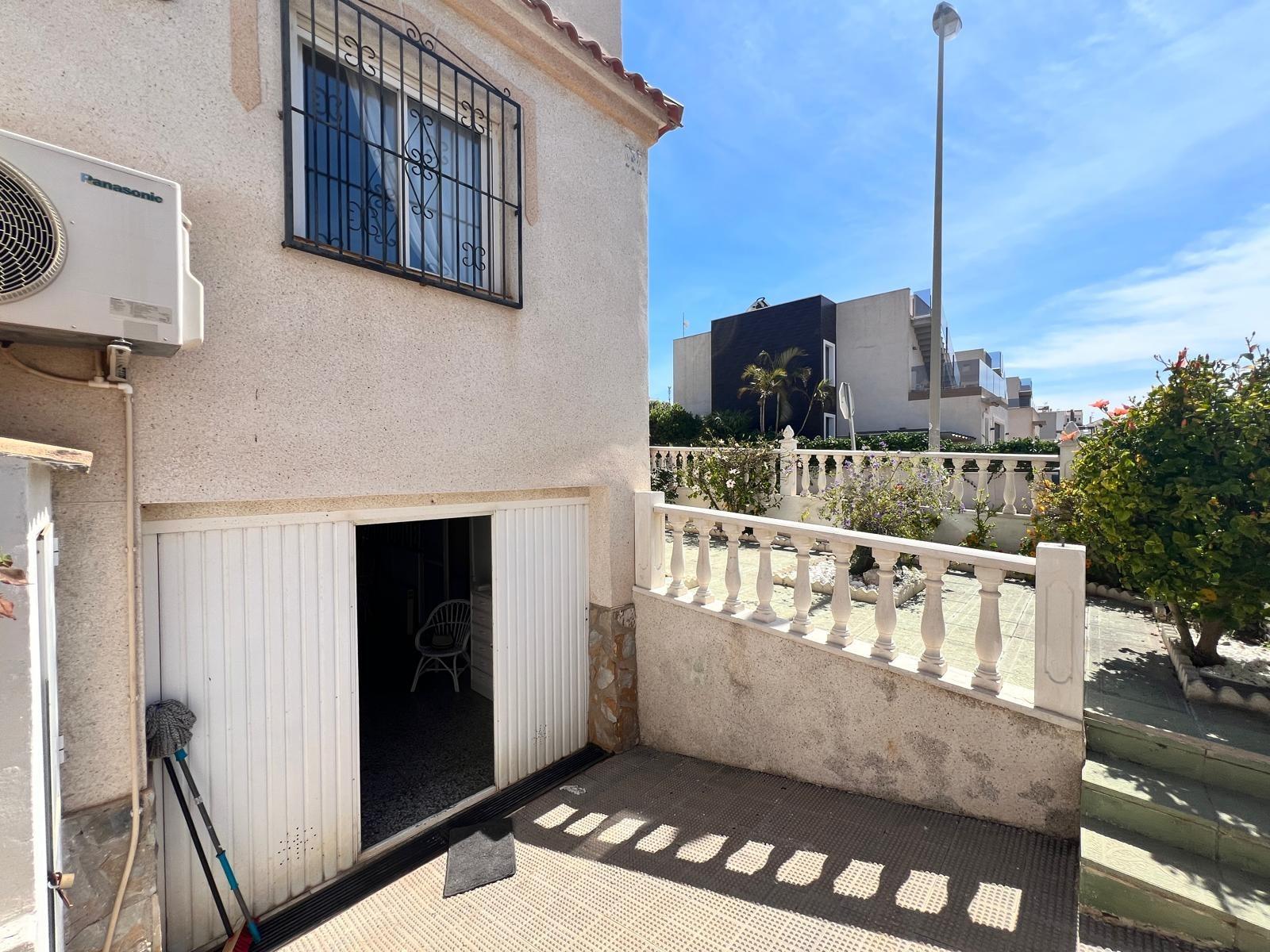 For sale - 3 Bedroom 2 Bathroom Quad House in Torrevieja - Torre La Mata  - Alicante