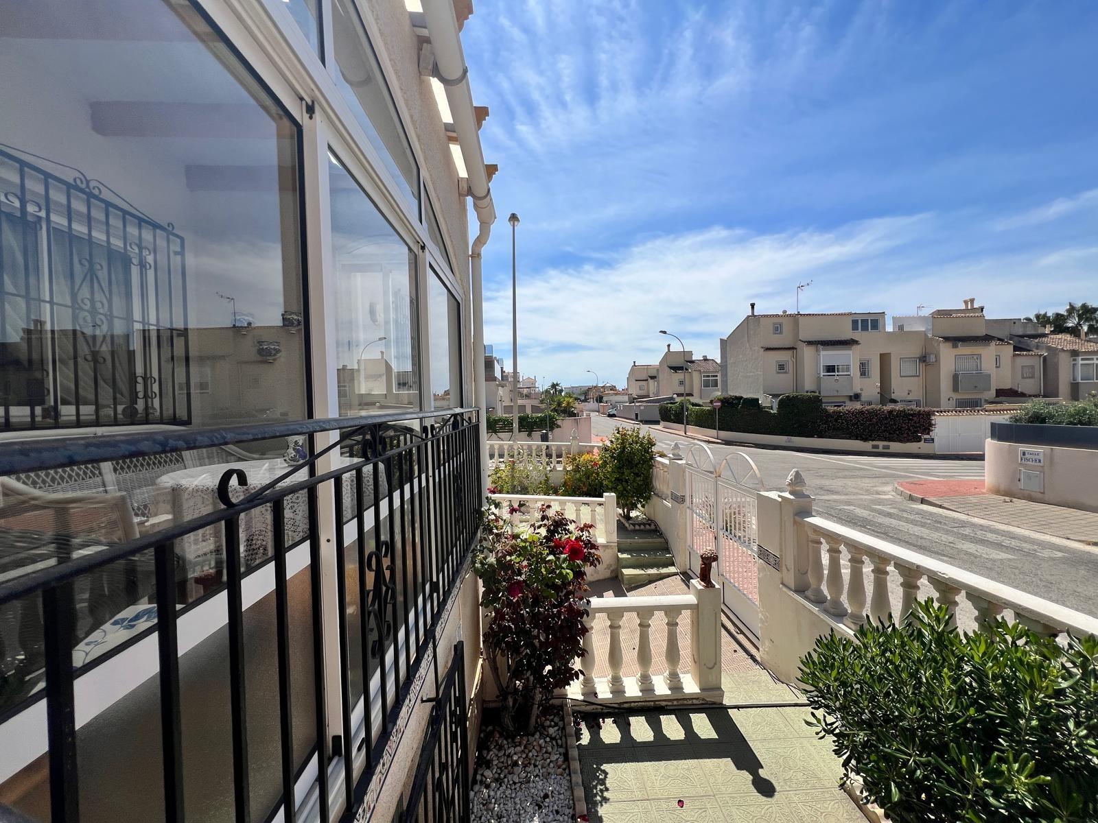 For sale - 3 Bedroom 2 Bathroom Quad House in Torrevieja - Torre La Mata  - Alicante