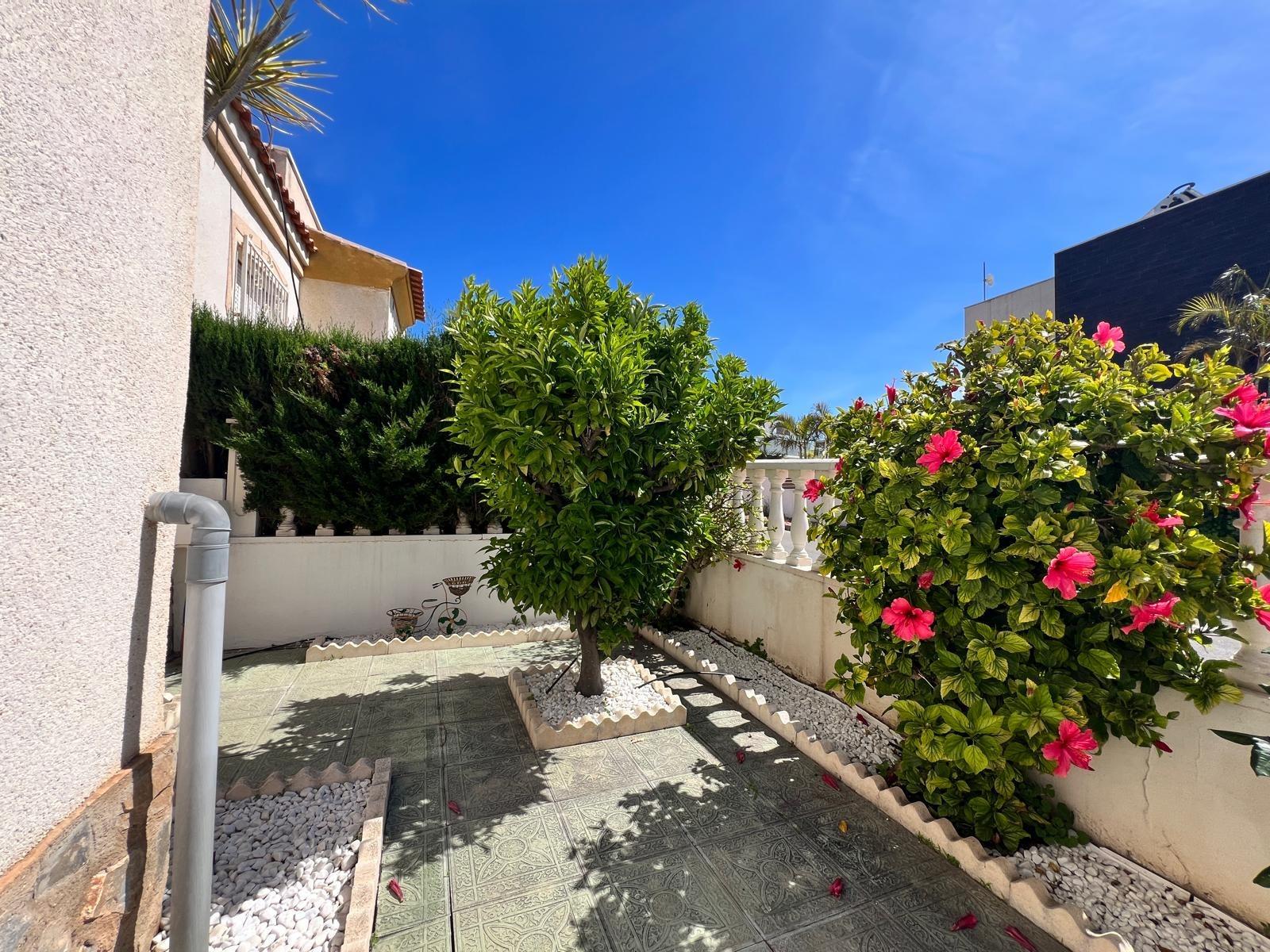 For sale - 3 Bedroom 2 Bathroom Quad House in Torrevieja - Torre La Mata  - Alicante