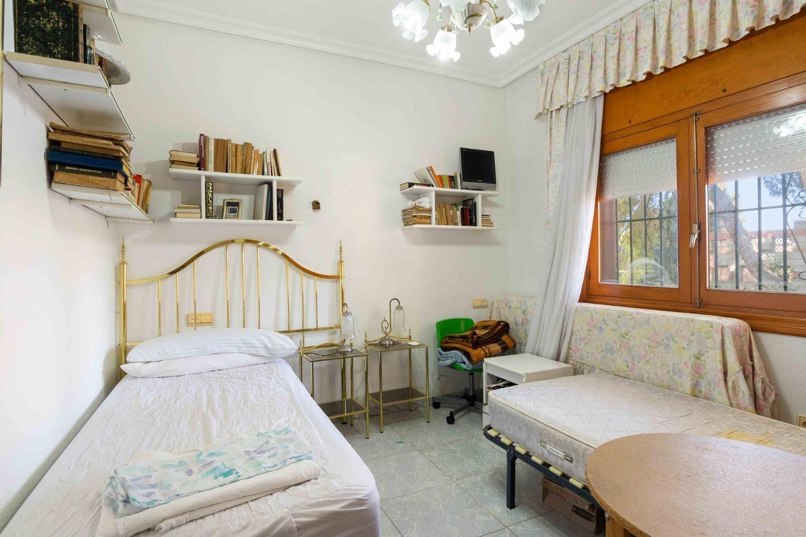 For sale - 6 Bedroom 3 Bathroom Villa in Torrevieja - Los Balcones  - Alicante