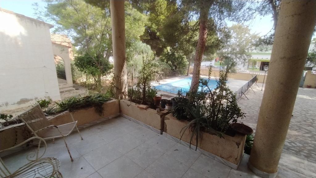 For sale - 6 Bedroom 3 Bathroom Villa in Torrevieja - Los Balcones  - Alicante