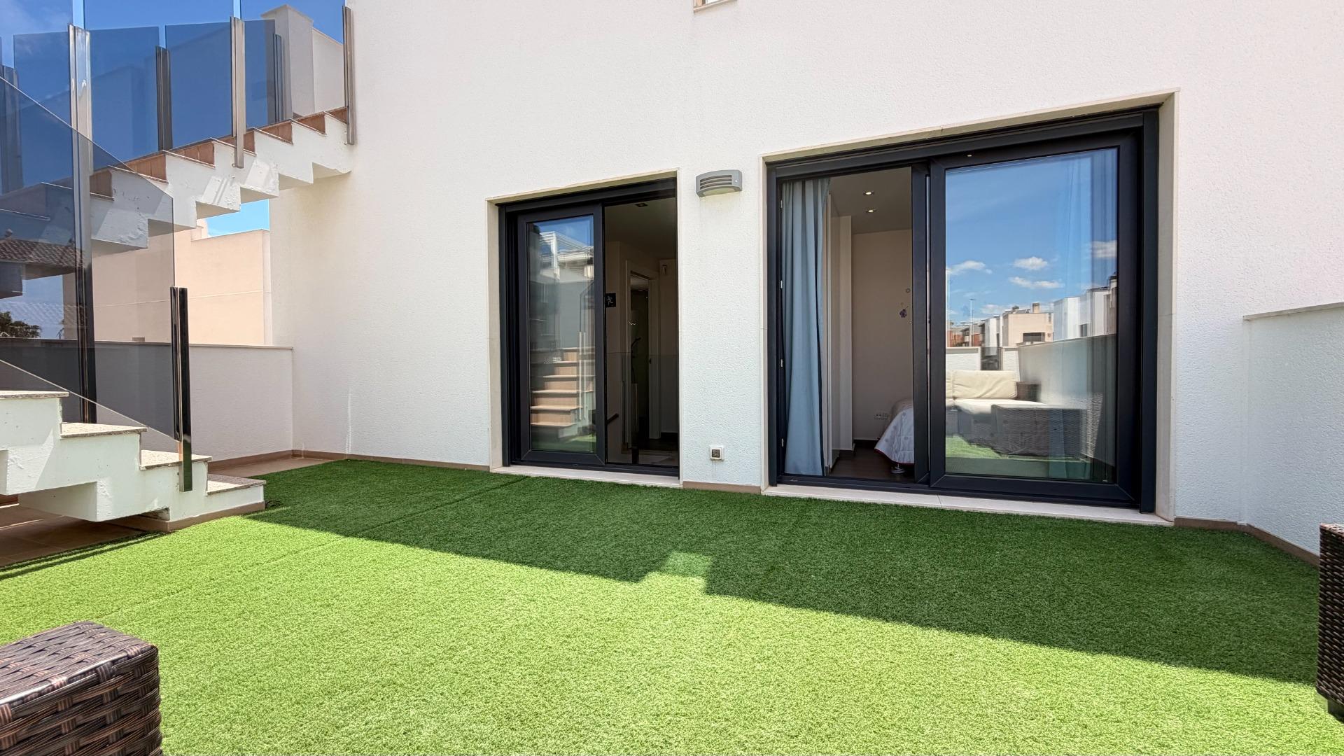For sale - 5 Bedroom 3 Bathroom Villa in Torrevieja - aguas nuevas  - Alicante