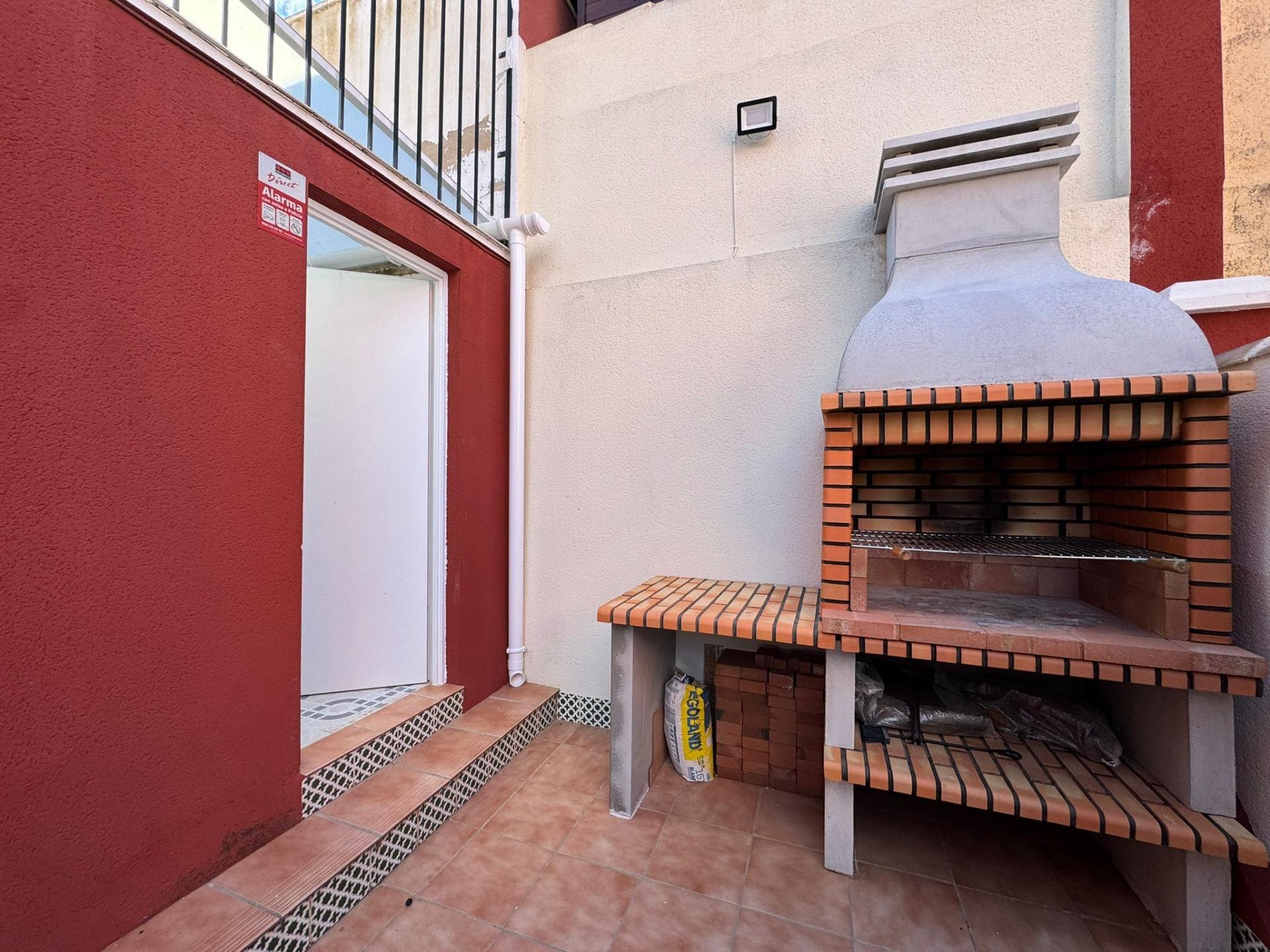 For sale - 3 Bedroom 2 Bathroom Town House in Villamartin -   - Alicante