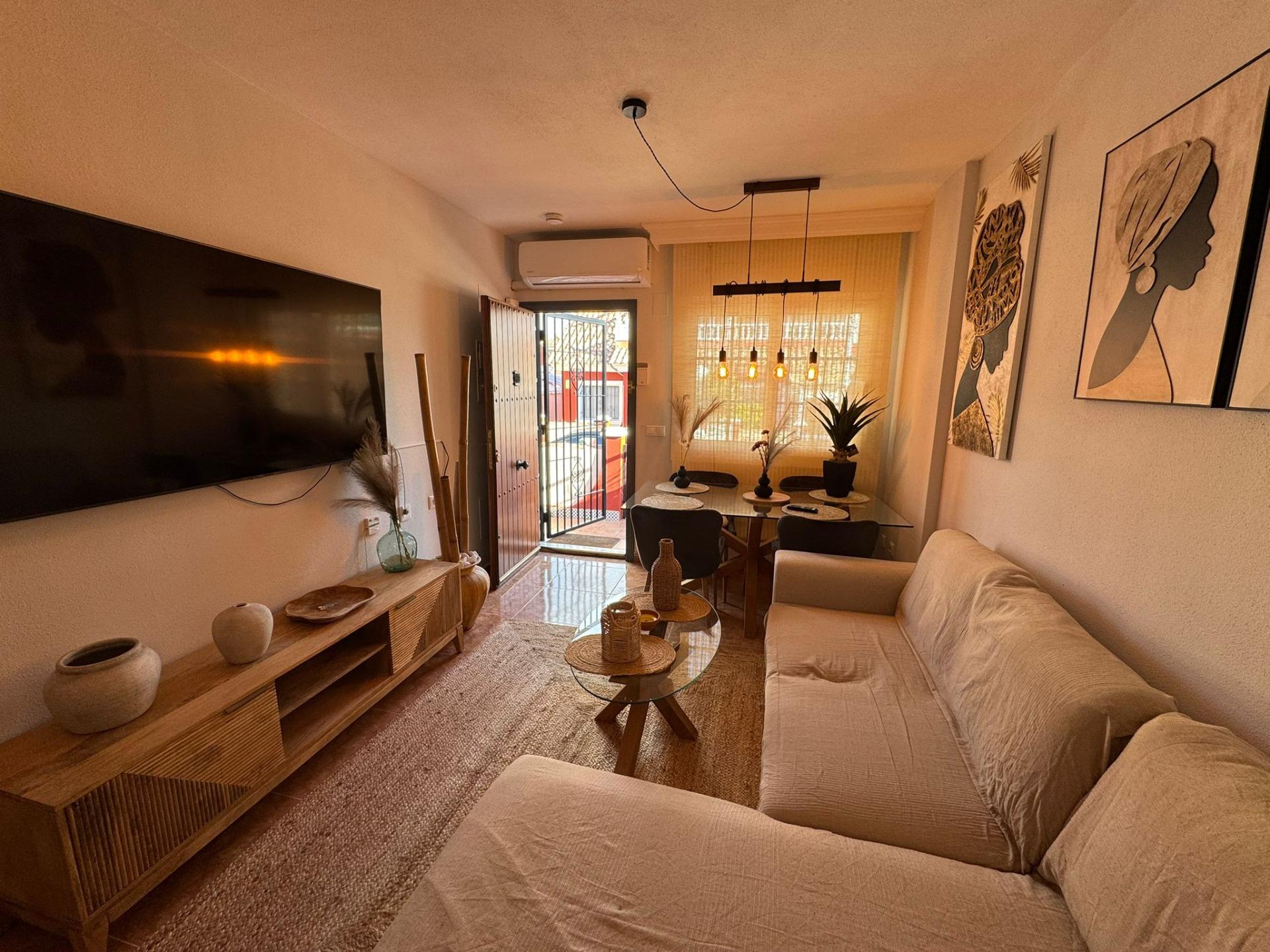 For sale - 3 Bedroom 2 Bathroom Town House in Villamartin -   - Alicante
