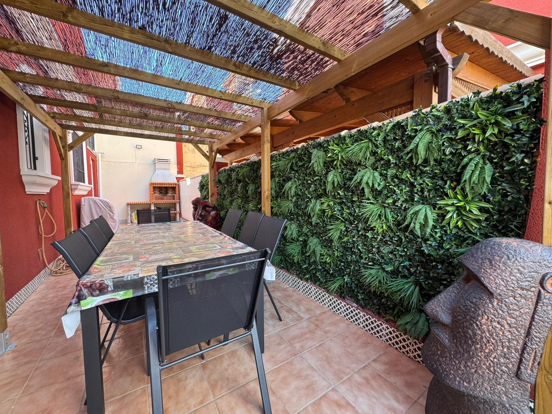 For sale - 3 Bedroom 2 Bathroom Town House in Villamartin -   - Alicante