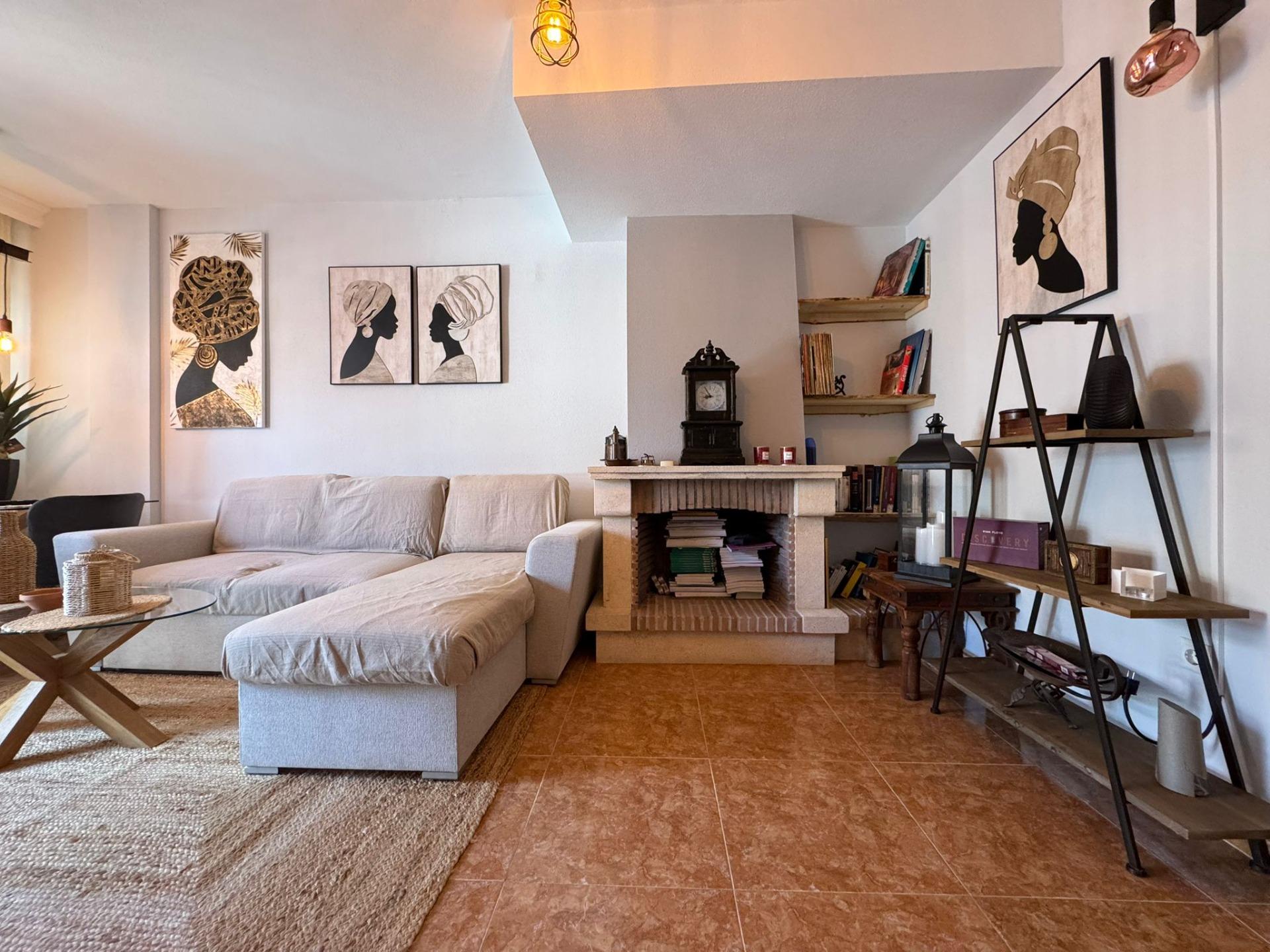 For sale - 3 Bedroom 2 Bathroom Town House in Villamartin -   - Alicante