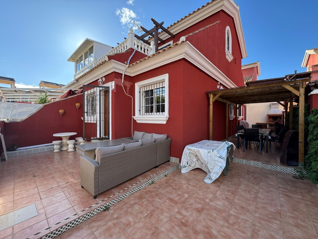 3 Bedroom 2 Bathroom Town House in Villamartin