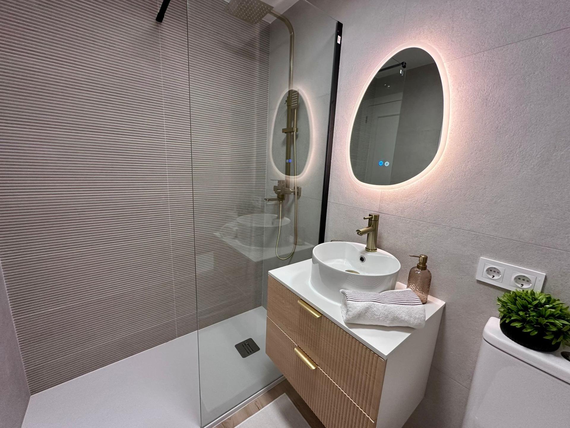 For sale - 2 Bedroom 1 Bathroom Apartment in Torrevieja - Habaneras  - Alicante