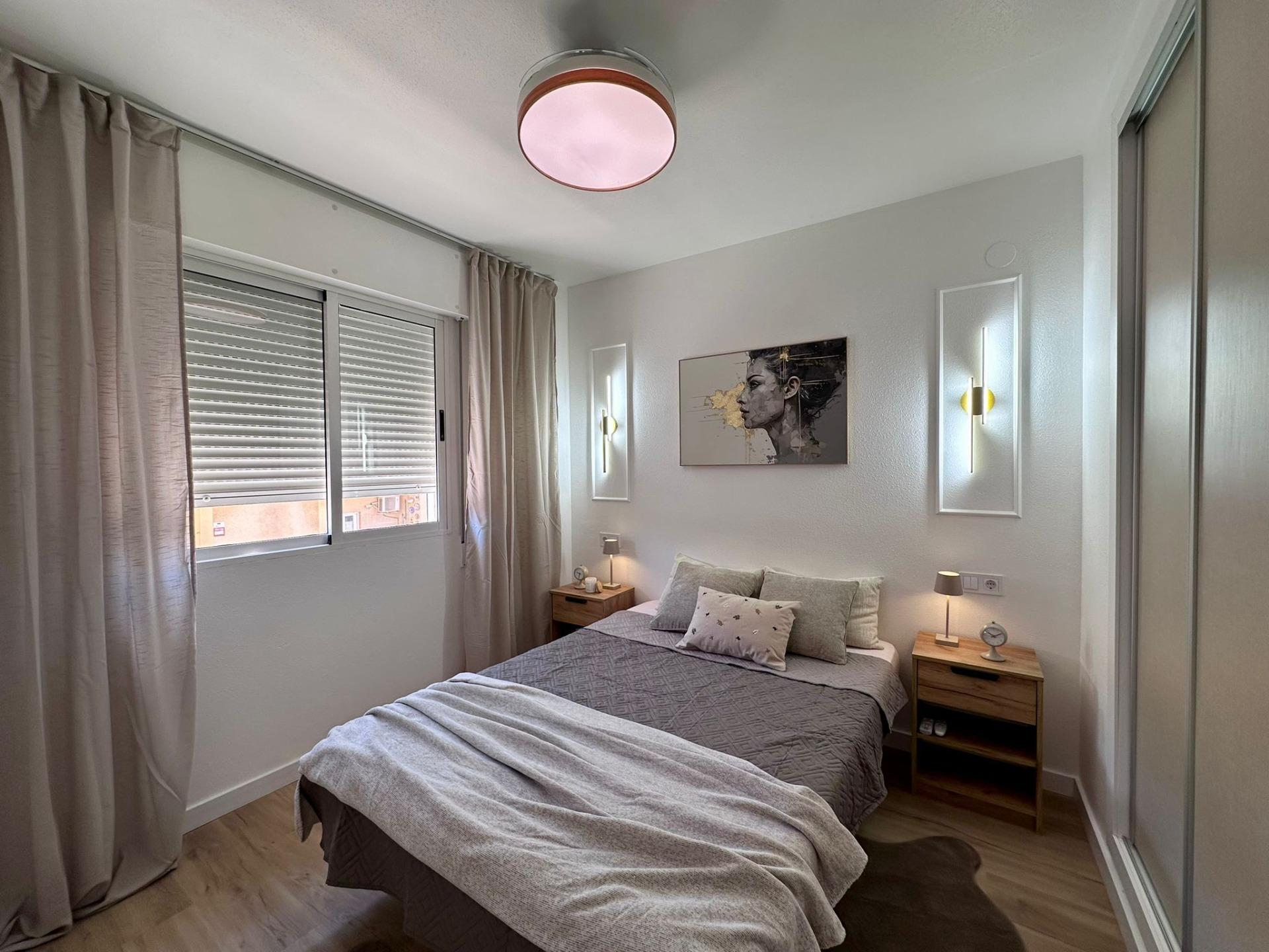 For sale - 2 Bedroom 1 Bathroom Apartment in Torrevieja - Habaneras  - Alicante