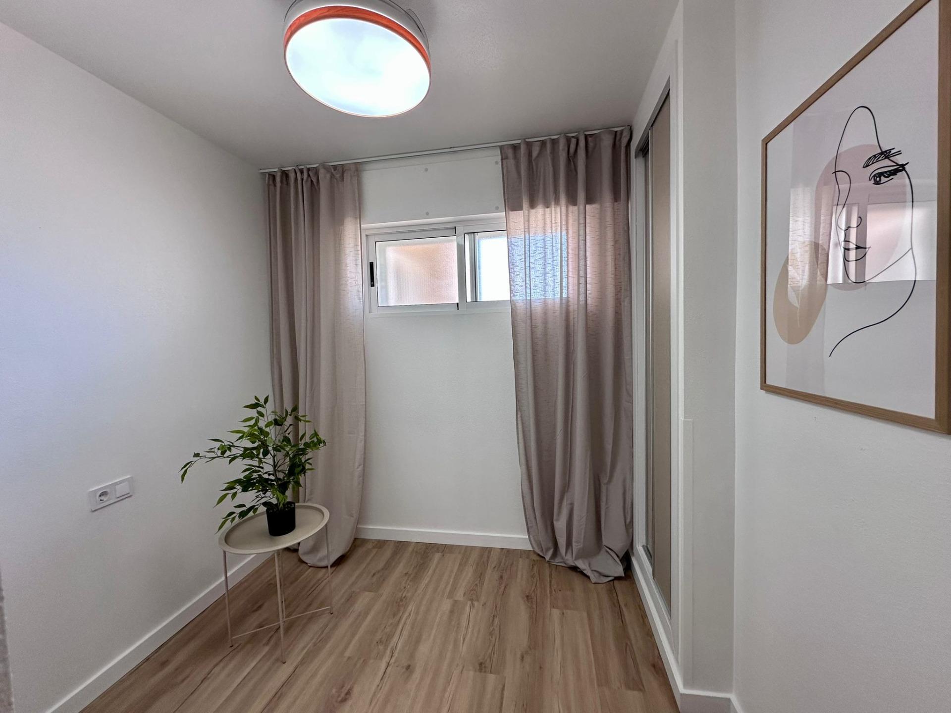 For sale - 2 Bedroom 1 Bathroom Apartment in Torrevieja - Habaneras  - Alicante