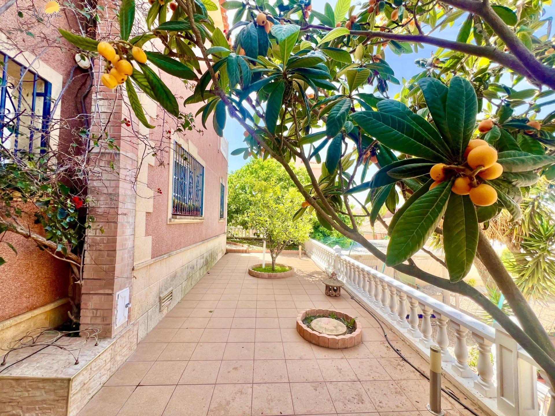 For sale - 3 Bedroom 2 Bathroom Villa in Torrevieja - Los Balcones - Los Altos Del Edén  - Alicante