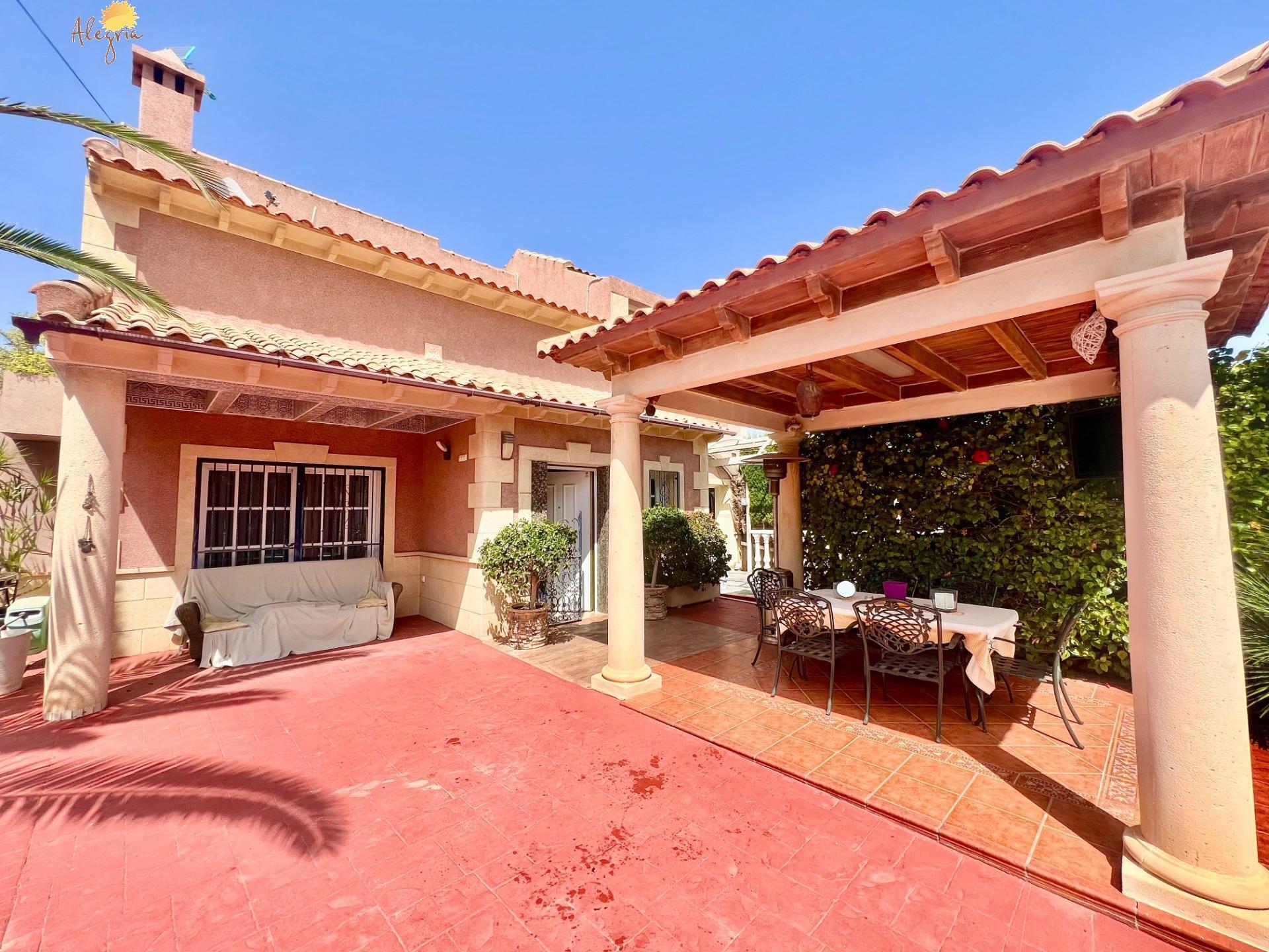 For sale - 3 Bedroom 2 Bathroom Villa in Torrevieja - Los Balcones - Los Altos Del Edén  - Alicante