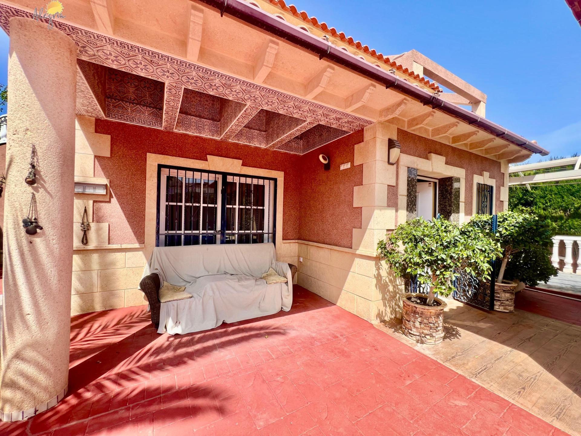For sale - 3 Bedroom 2 Bathroom Villa in Torrevieja - Los Balcones - Los Altos Del Edén  - Alicante