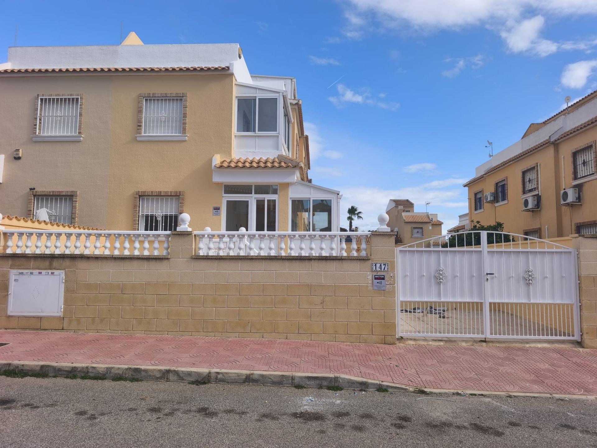 For sale - 3 Bedroom 2 Bathroom Town House in Ciudad Quesada - Lo Marabu  - Alicante