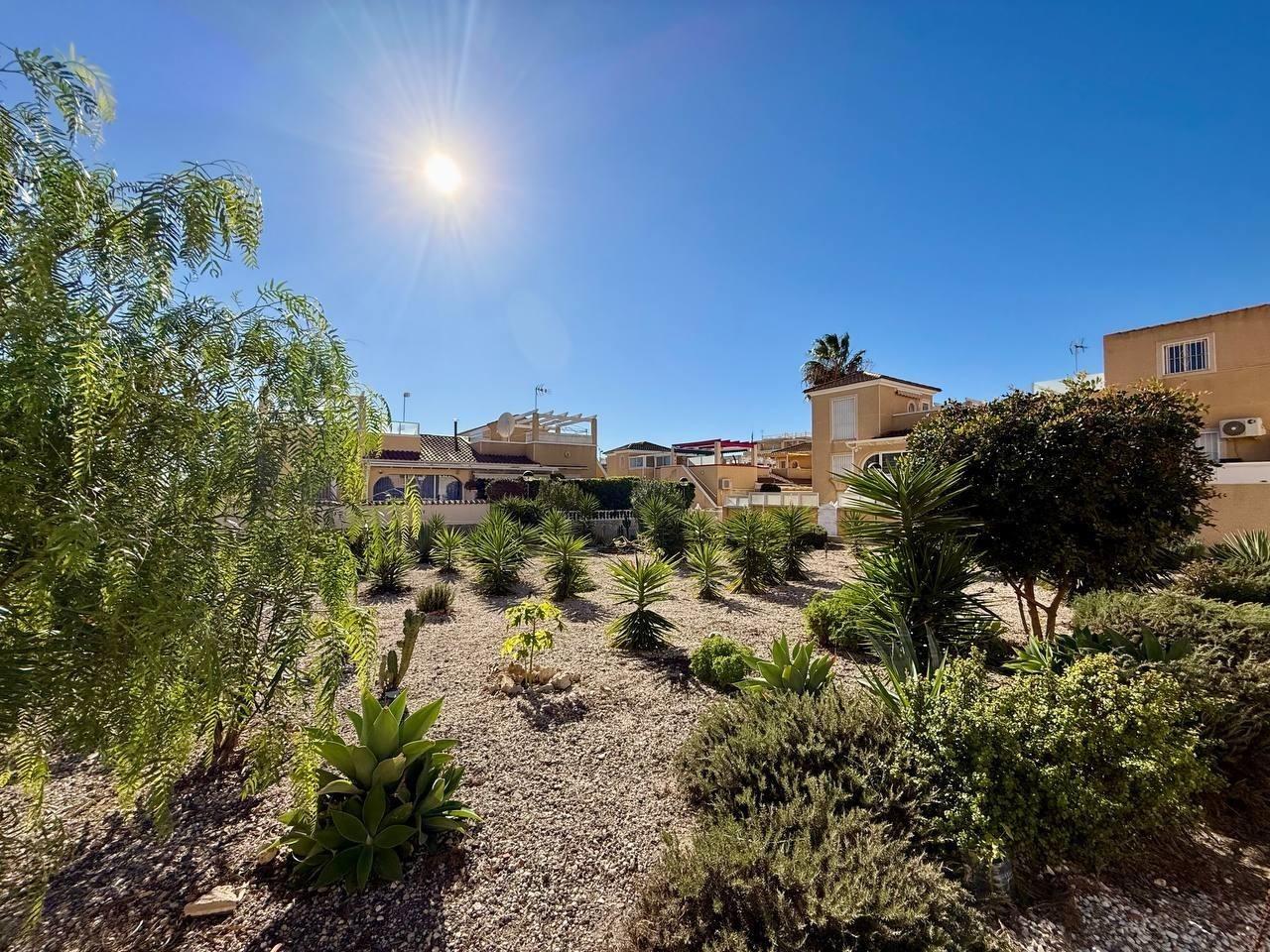 For sale - 4 Bedroom 3 Bathroom Villa in Playa Flamenca  - Playa Flamenca  - Alicante