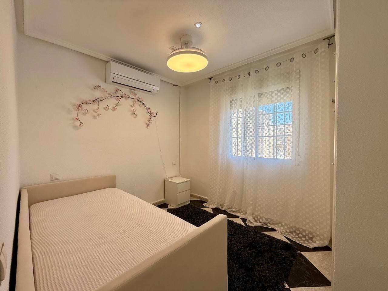 For sale - 4 Bedroom 3 Bathroom Villa in Playa Flamenca  - Playa Flamenca  - Alicante