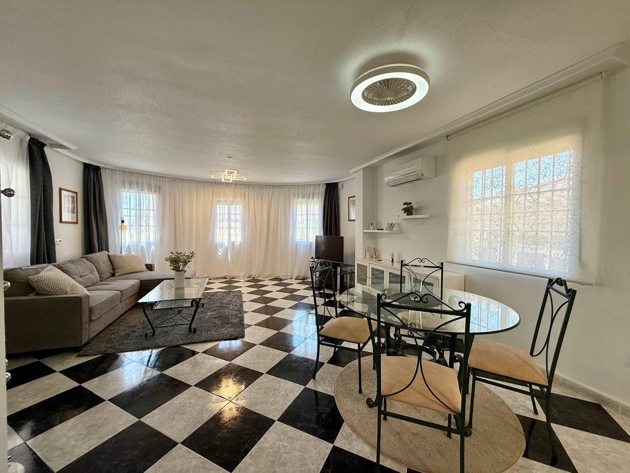 For sale - 4 Bedroom 3 Bathroom Villa in Playa Flamenca  - Playa Flamenca  - Alicante