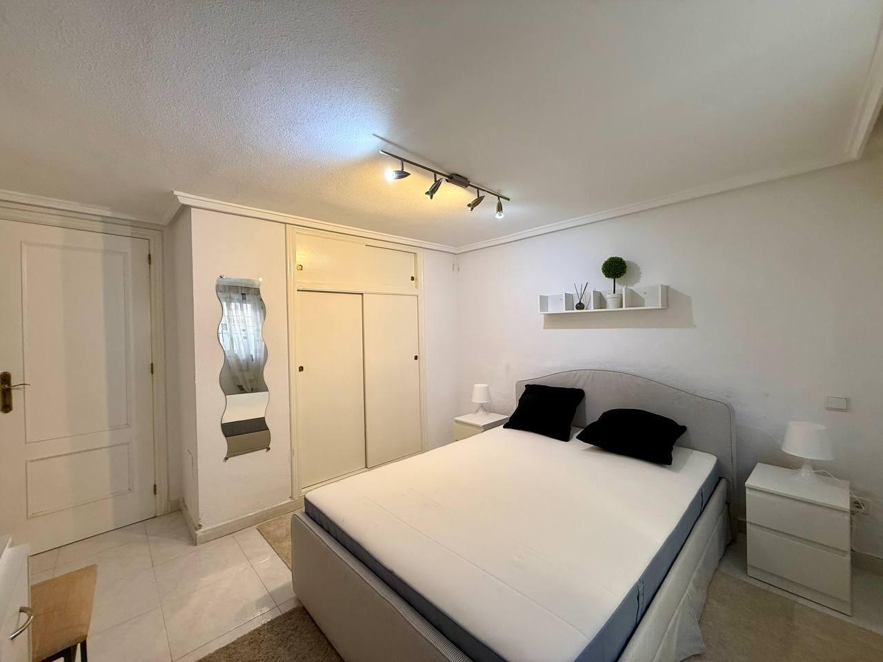 For sale - 4 Bedroom 3 Bathroom Villa in Playa Flamenca  - Playa Flamenca  - Alicante