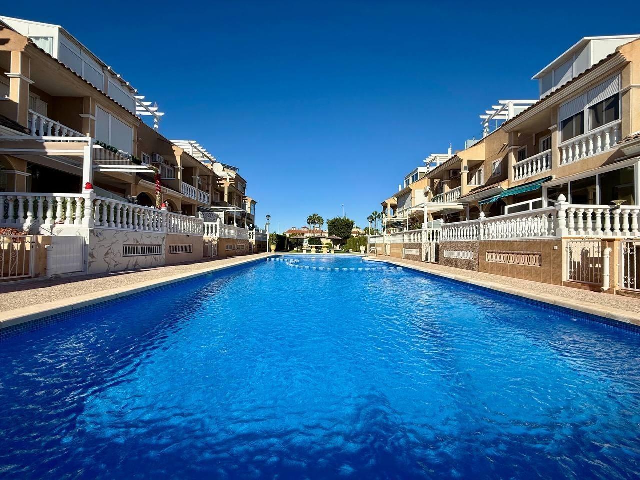 For sale - 4 Bedroom 3 Bathroom Villa in Playa Flamenca  - Playa Flamenca  - Alicante