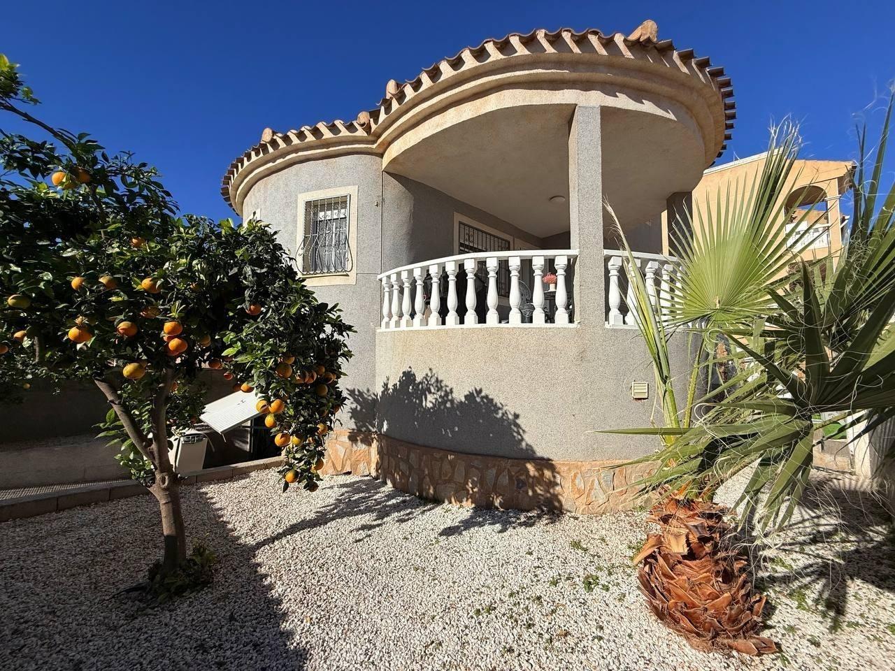 For sale - 4 Bedroom 3 Bathroom Villa in Playa Flamenca  - Playa Flamenca  - Alicante