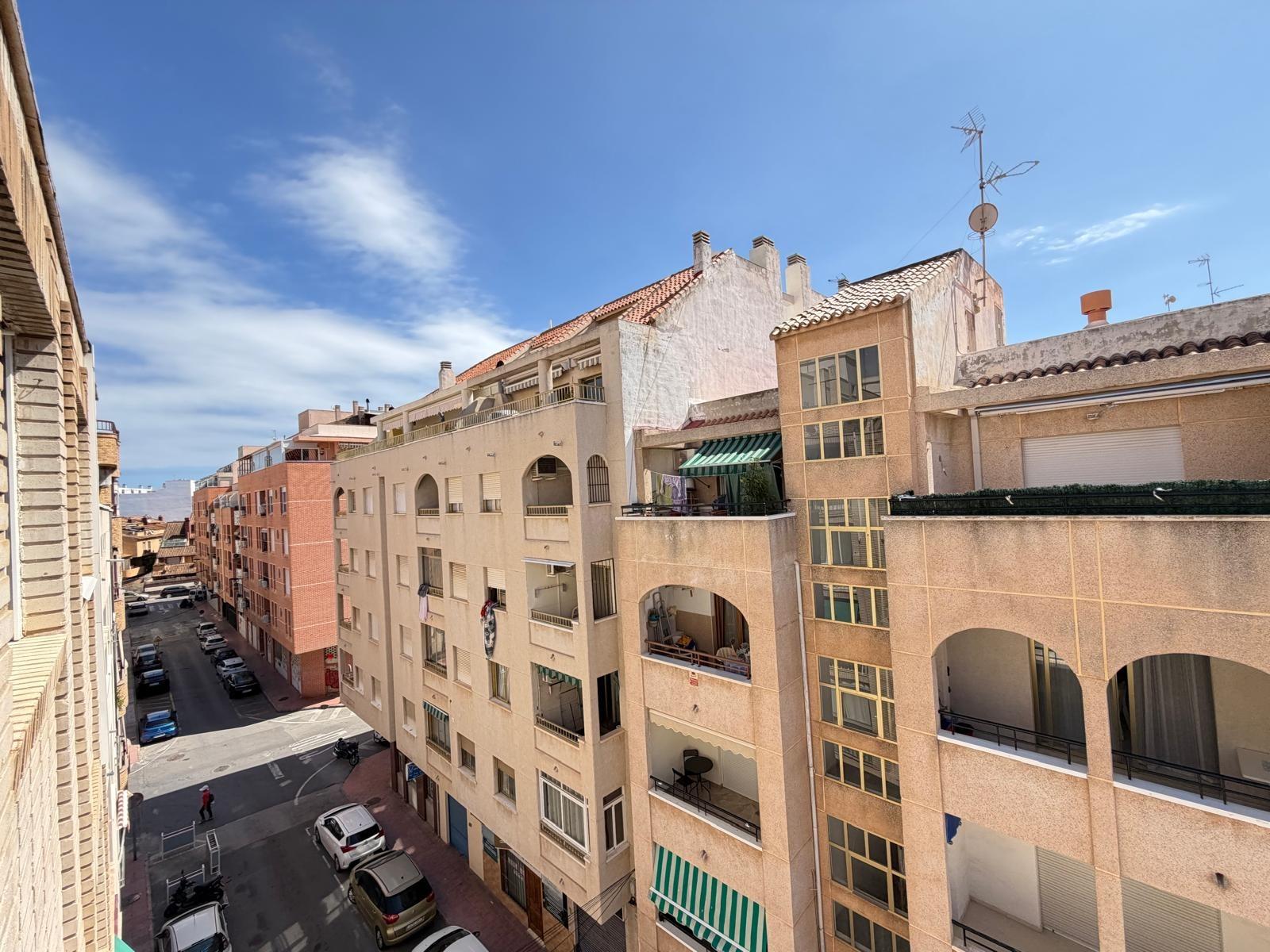 For sale - 3 Bedroom 1 Bathroom Penthouse in Torrevieja - Playa Del Cura  - Alicante