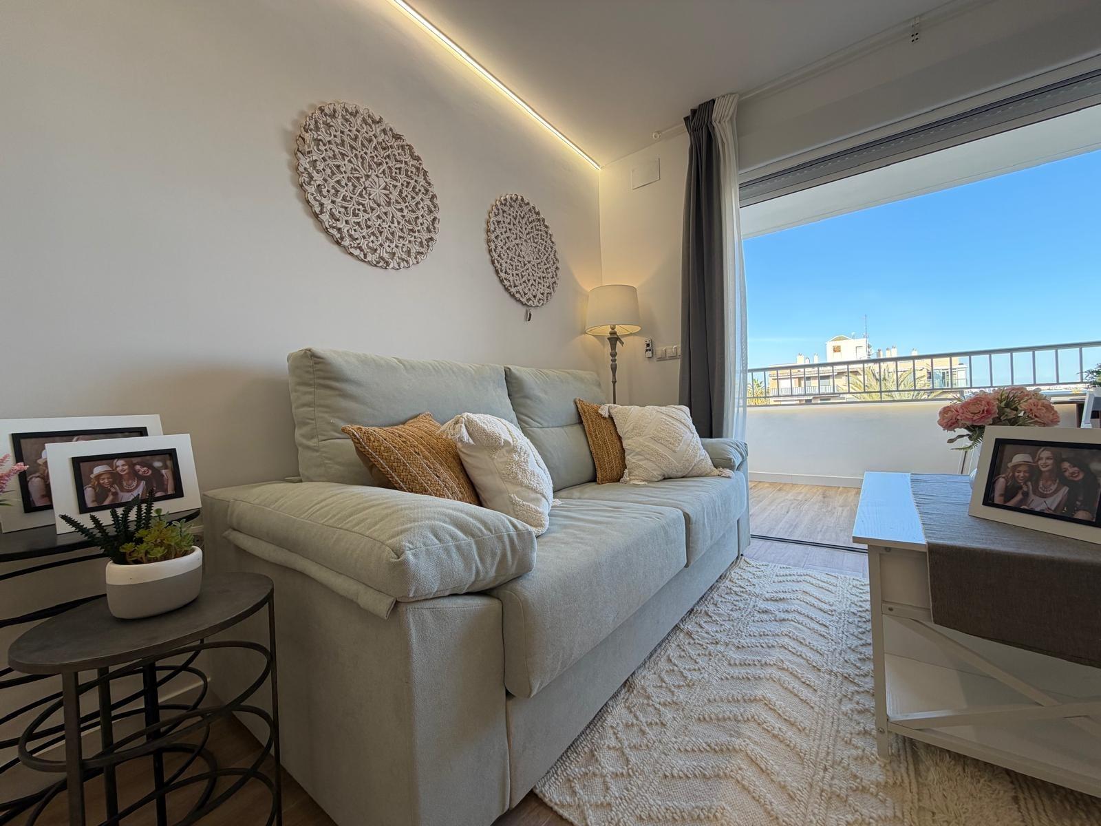 For sale - 3 Bedroom 2 Bathroom Apartment in Punta Prima  - Punta Prima  - Alicante
