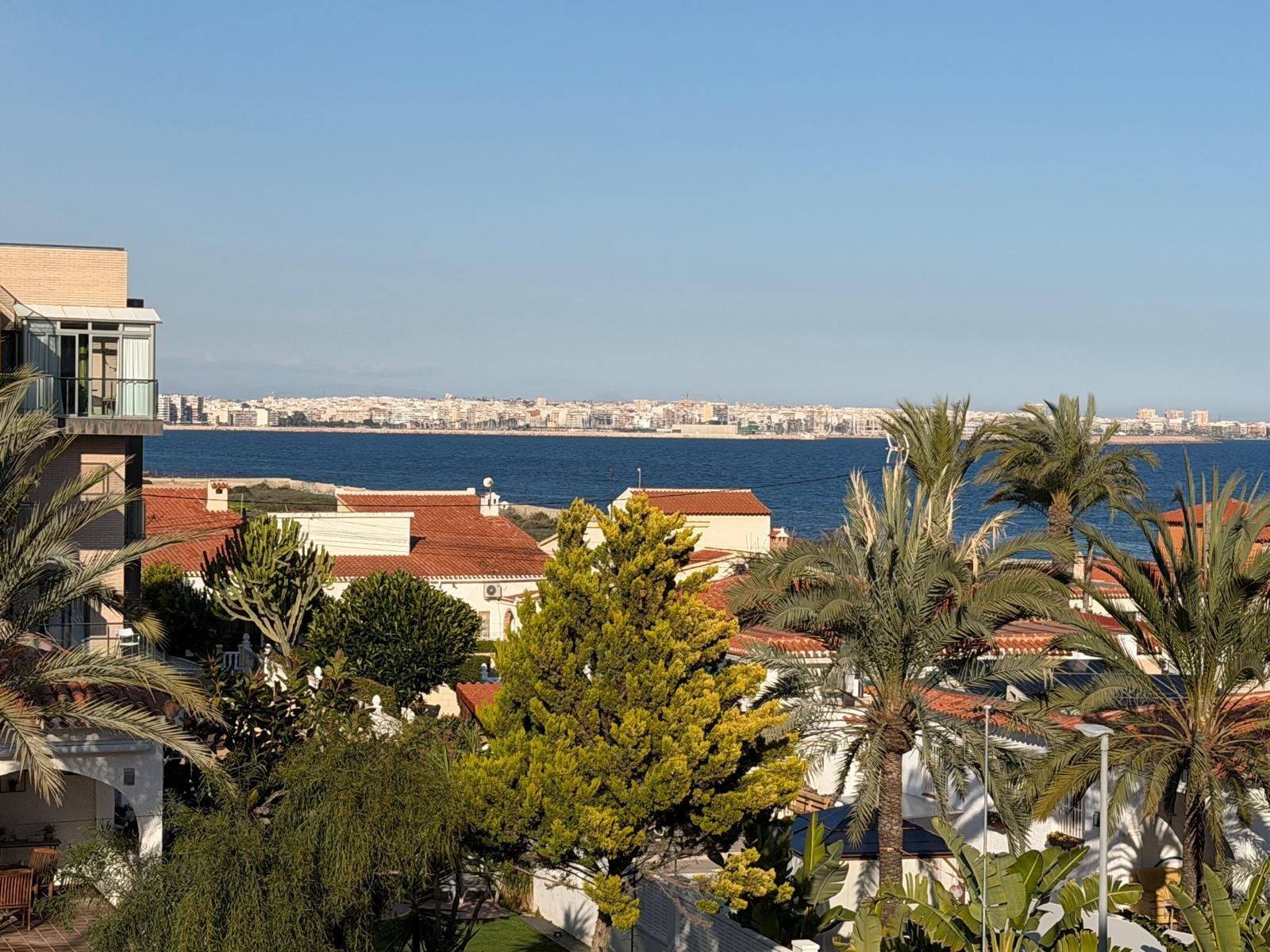 For sale - 3 Bedroom 2 Bathroom Apartment in Punta Prima  - Punta Prima  - Alicante