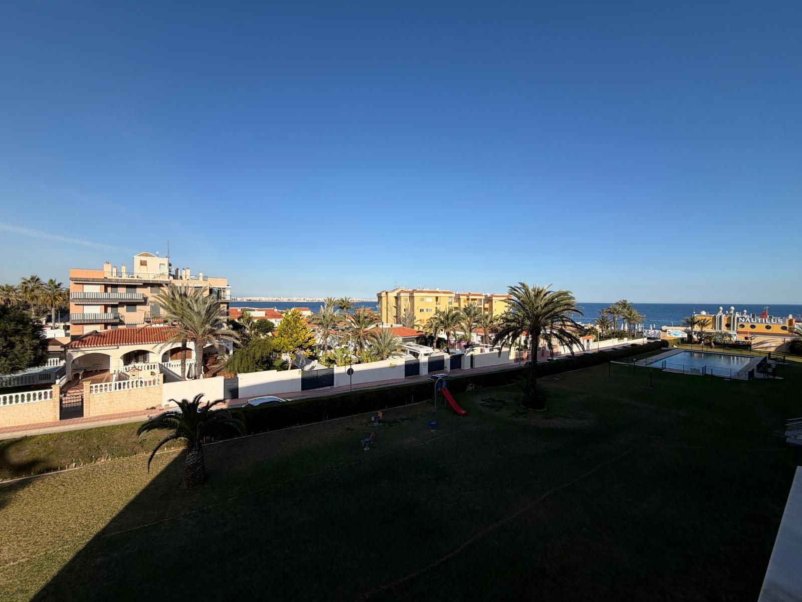 For sale - 3 Bedroom 2 Bathroom Apartment in Punta Prima  - Punta Prima  - Alicante
