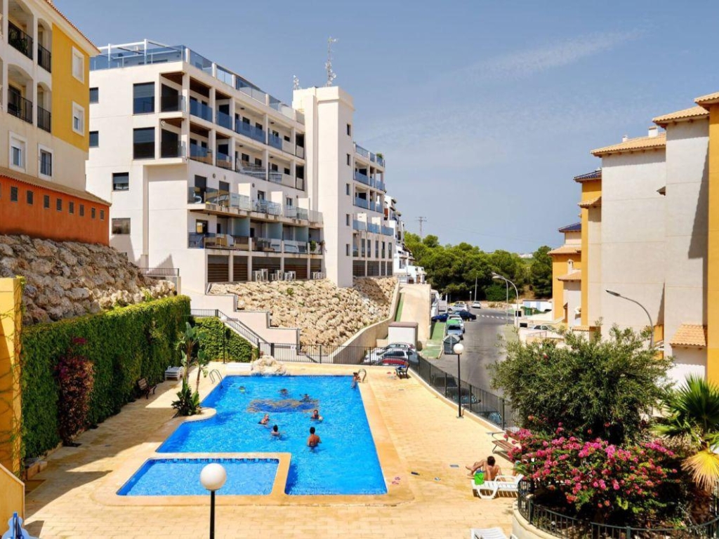 3 Bedroom 2 Bathroom Apartment in cabo Roig
