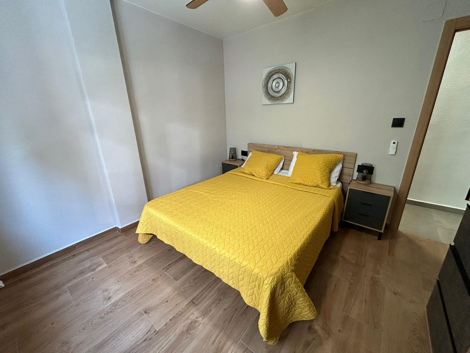 For sale - 3 Bedroom 2 Bathroom Apartment in Torrevieja - Estacion De Autobuses  - Alicante