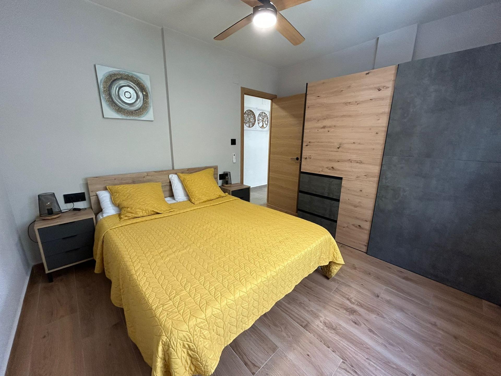For sale - 3 Bedroom 2 Bathroom Apartment in Torrevieja - Estacion De Autobuses  - Alicante