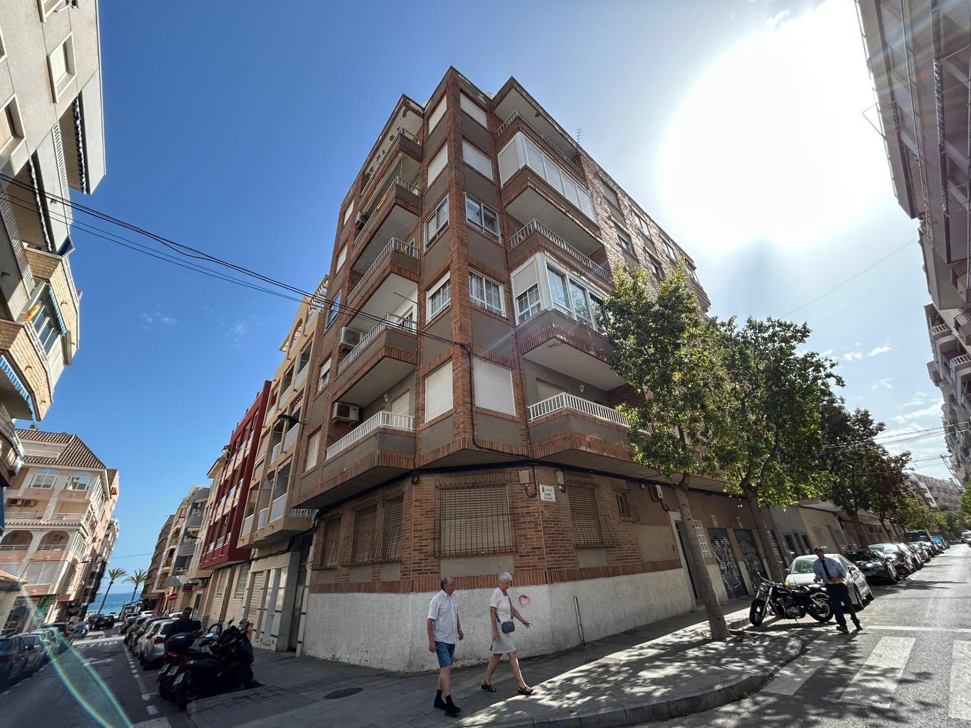 For sale - 3 Bedroom 2 Bathroom Apartment in Torrevieja - Estacion De Autobuses  - Alicante