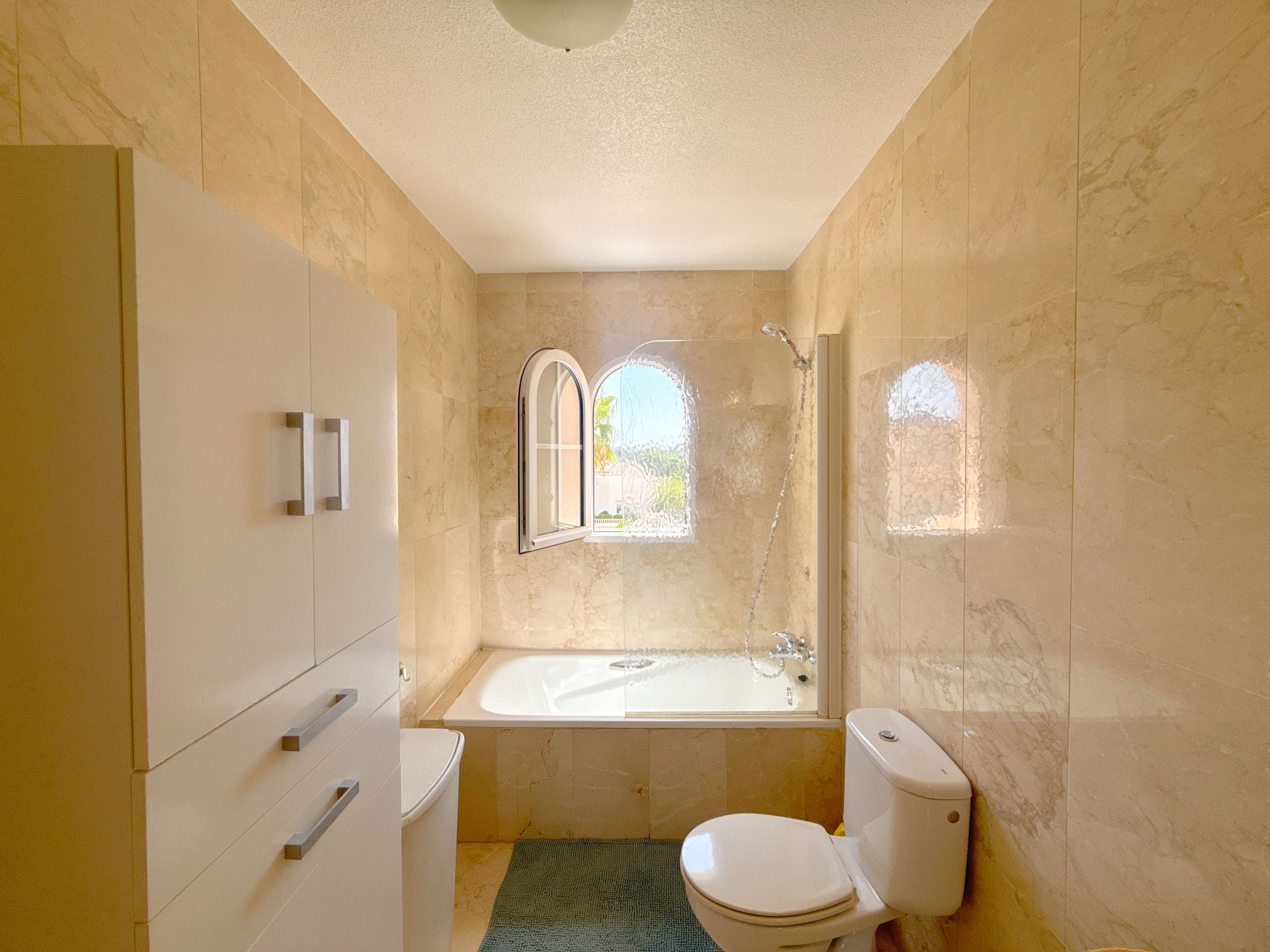 For sale - 2 Bedroom 2 Bathroom Townhouse in Las Ramblas Golf Villamartin -  - Alicante