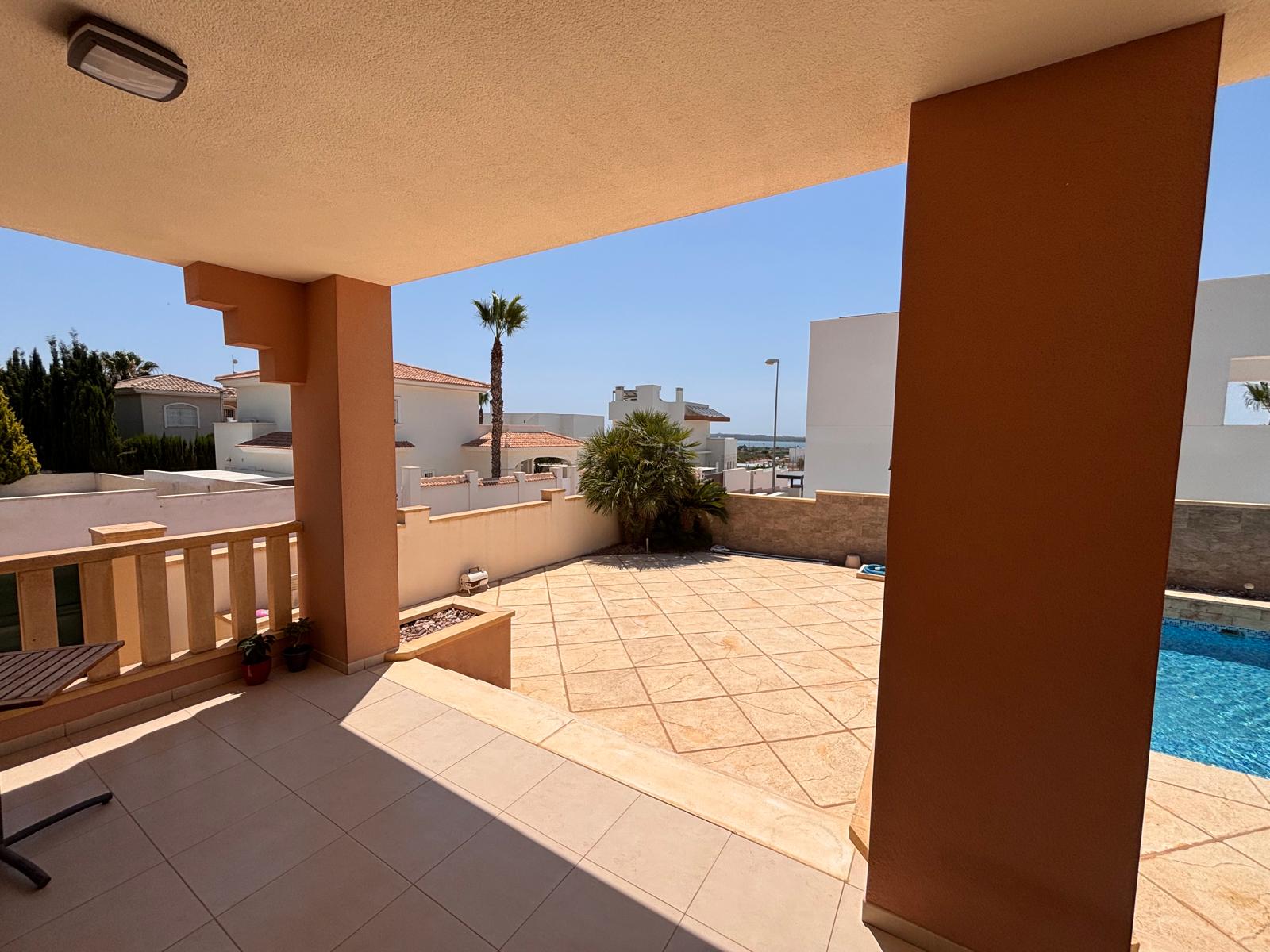 For sale - 4 Bedroom 2 Bathroom Detached Villa in Urbanización Ciudad Quesada - Urbanización Ciudad Quesada  - Alicante