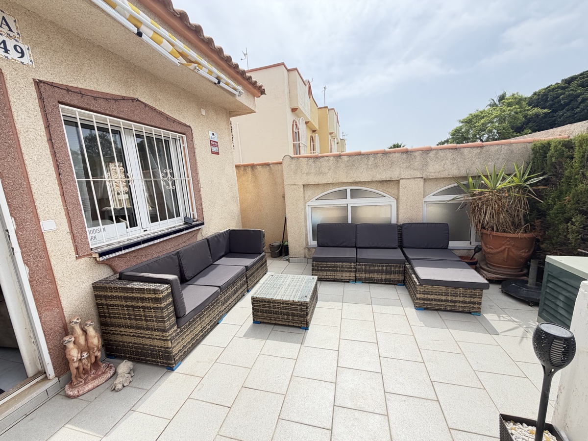For sale - 3 Bedroom 2 Bathroom Quad in La Florida, Playa Flamenca - , La Florida, Alicante, Spain - Alicante
