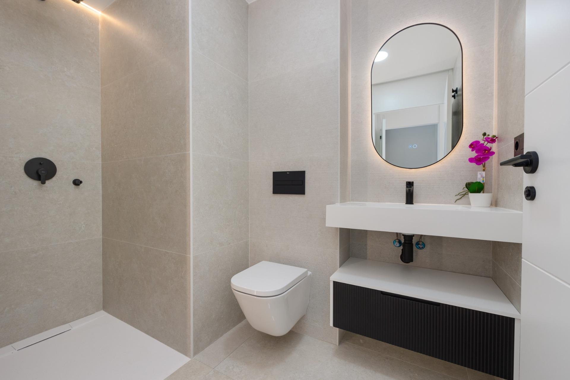 For sale - 2 Bedroom 2 Bathroom Apartment in Guardamar del Segura - Avda del Puerto  - Alicante