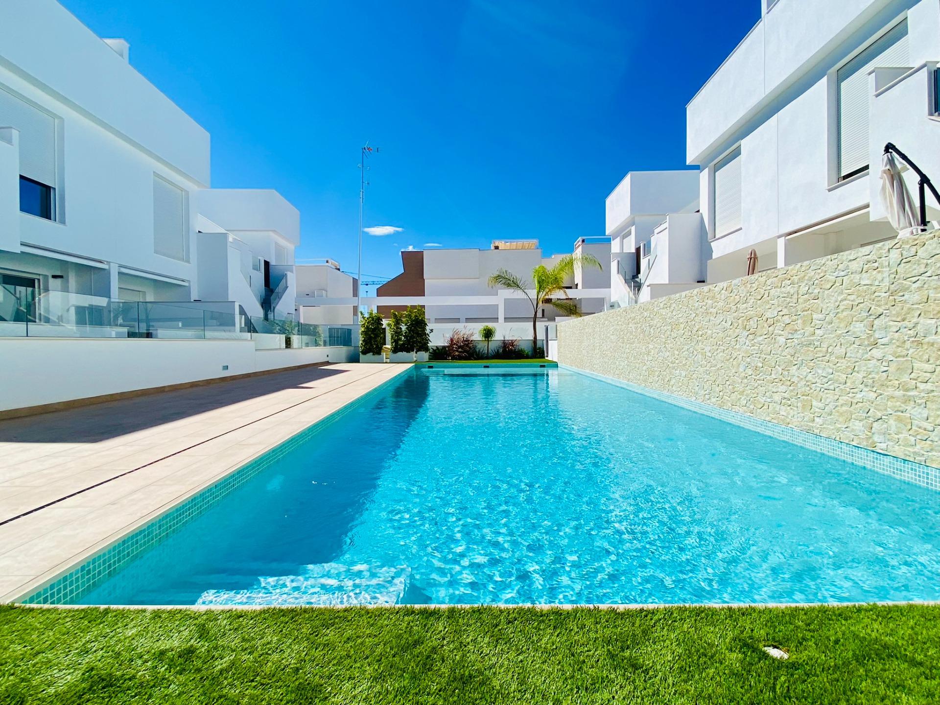 For sale - 2 Bedroom 2 Bathroom Bungalow in Pilar de La Horadada - pueblo  - Alicante