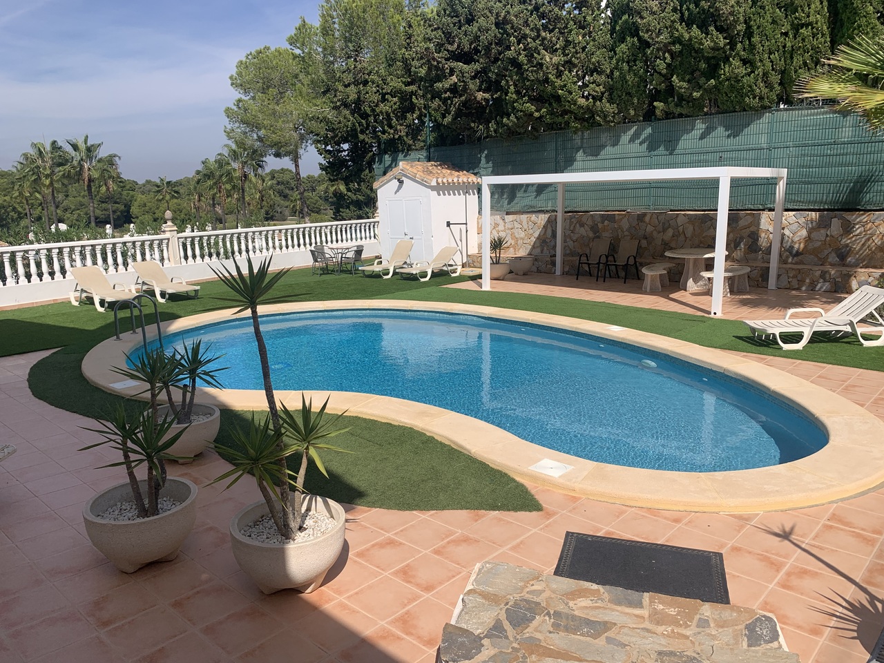 For sale - 4 Bedroom 2 Bathroom Villa in Villamartin, Orihuela Costa -  - Alicante