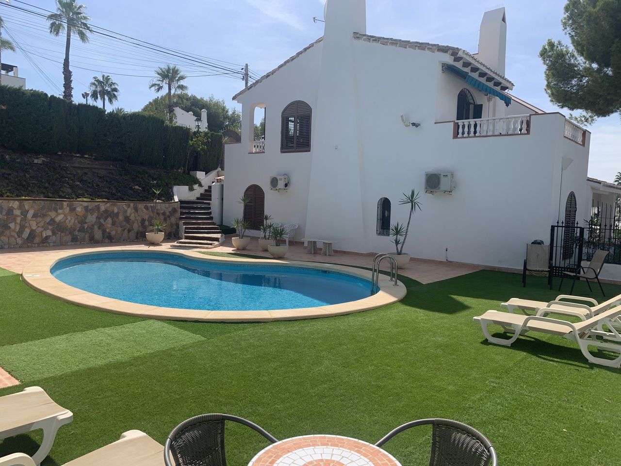 For sale - 4 Bedroom 2 Bathroom Villa in Villamartin, Orihuela Costa -  - Alicante