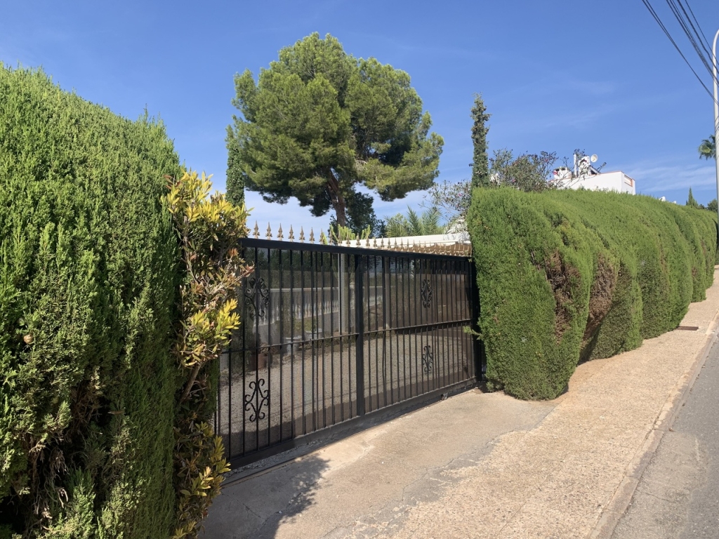 4 Bedroom 2 Bathroom Villa in Villamartin, Orihuela Costa