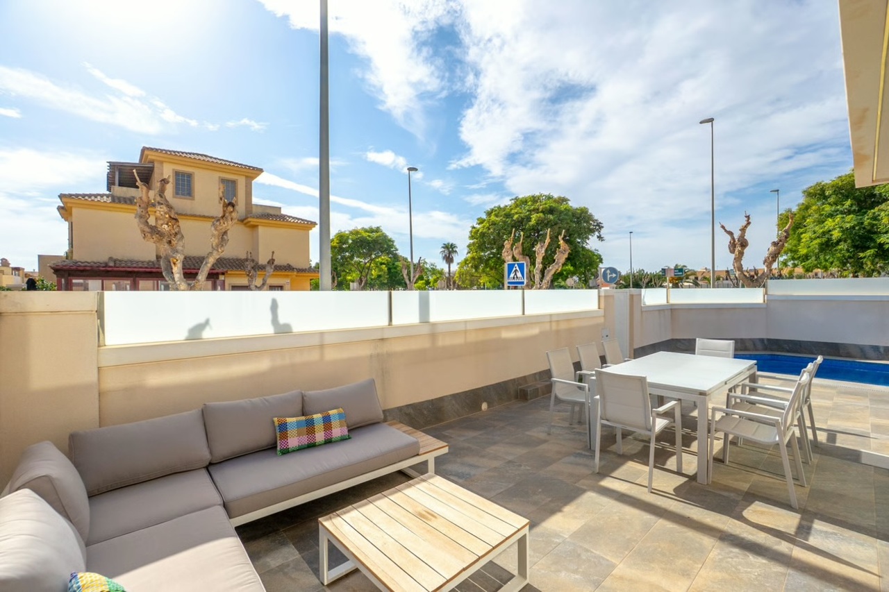 For sale - 3 Bedroom 2 Bathroom Villa in Pilar de la Horadada -  - Alicante