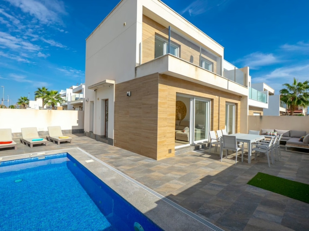 3 Bedroom 2 Bathroom Villa in Pilar de la Horadada