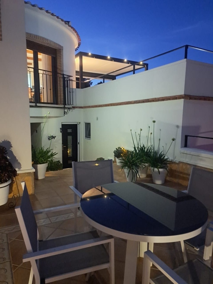 For sale - 4 Bedroom 5 Bathroom Villa in Pinar de Campoverde -  - Alicante