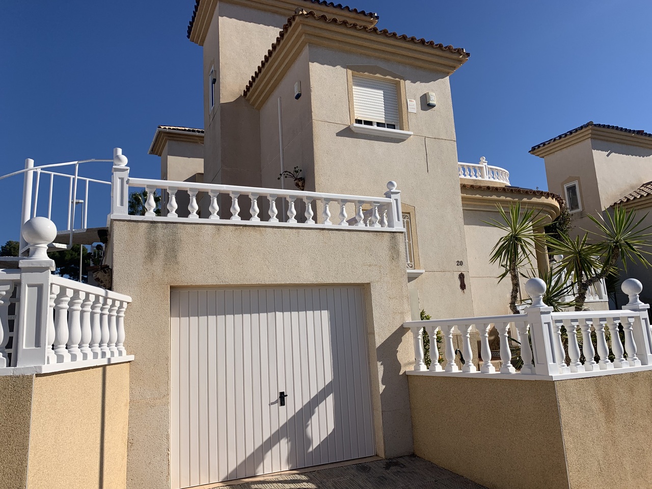 For sale - 3 Bedroom 2 Bathroom Villa in Villamartin, Orihuela Costa -  - Alicante
