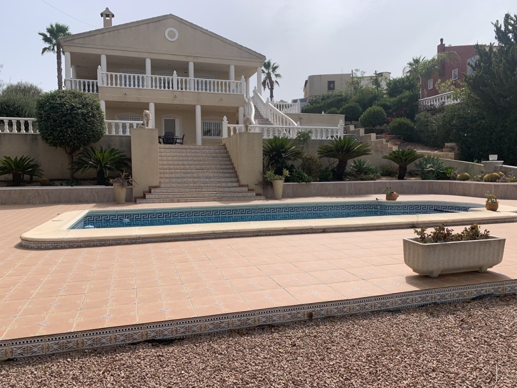 3 Bedroom 2 Bathroom Villa in Algorfa (montemar)